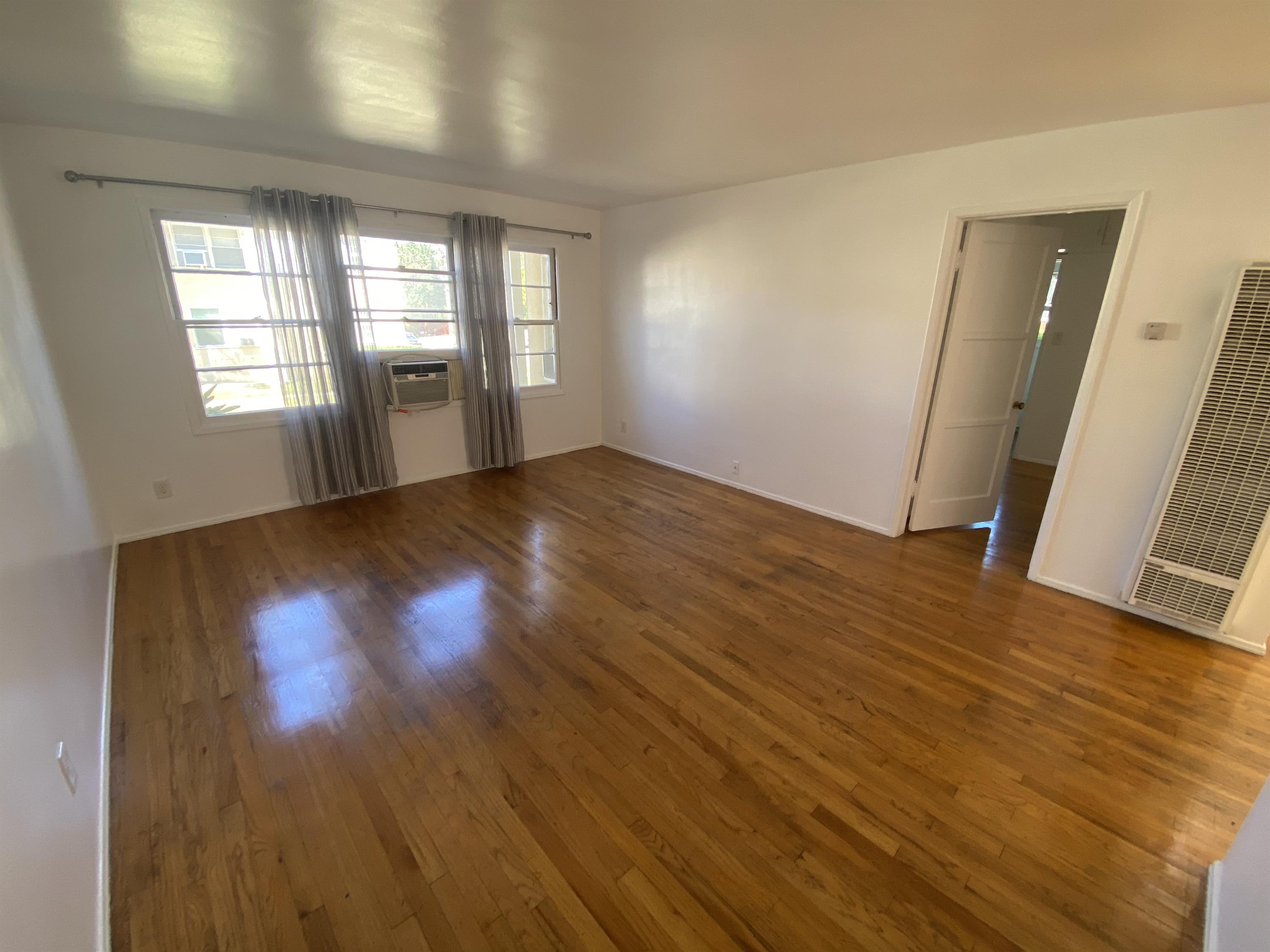 2471 Silver Lake Blvd.