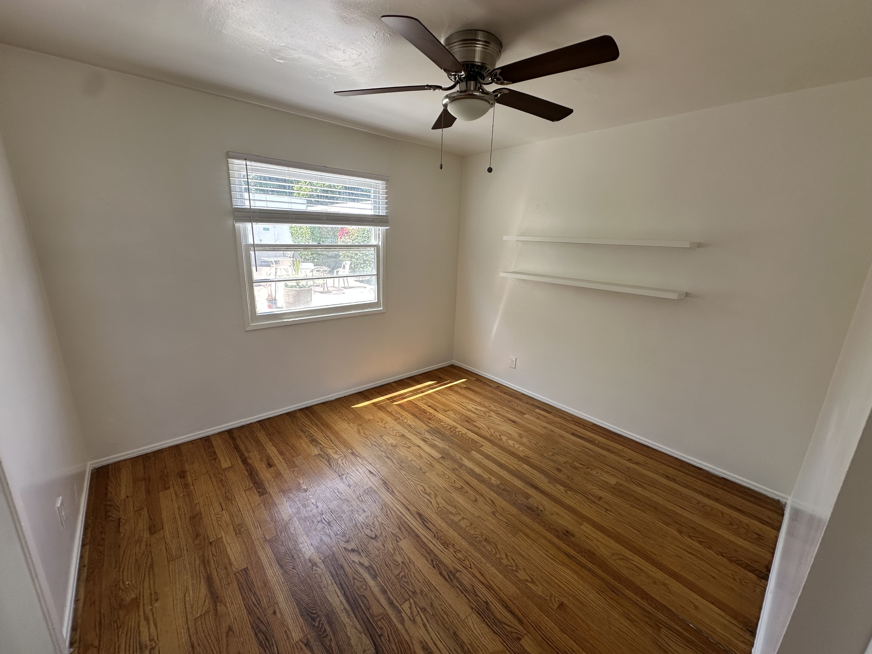 2471 Silver Lake Blvd.